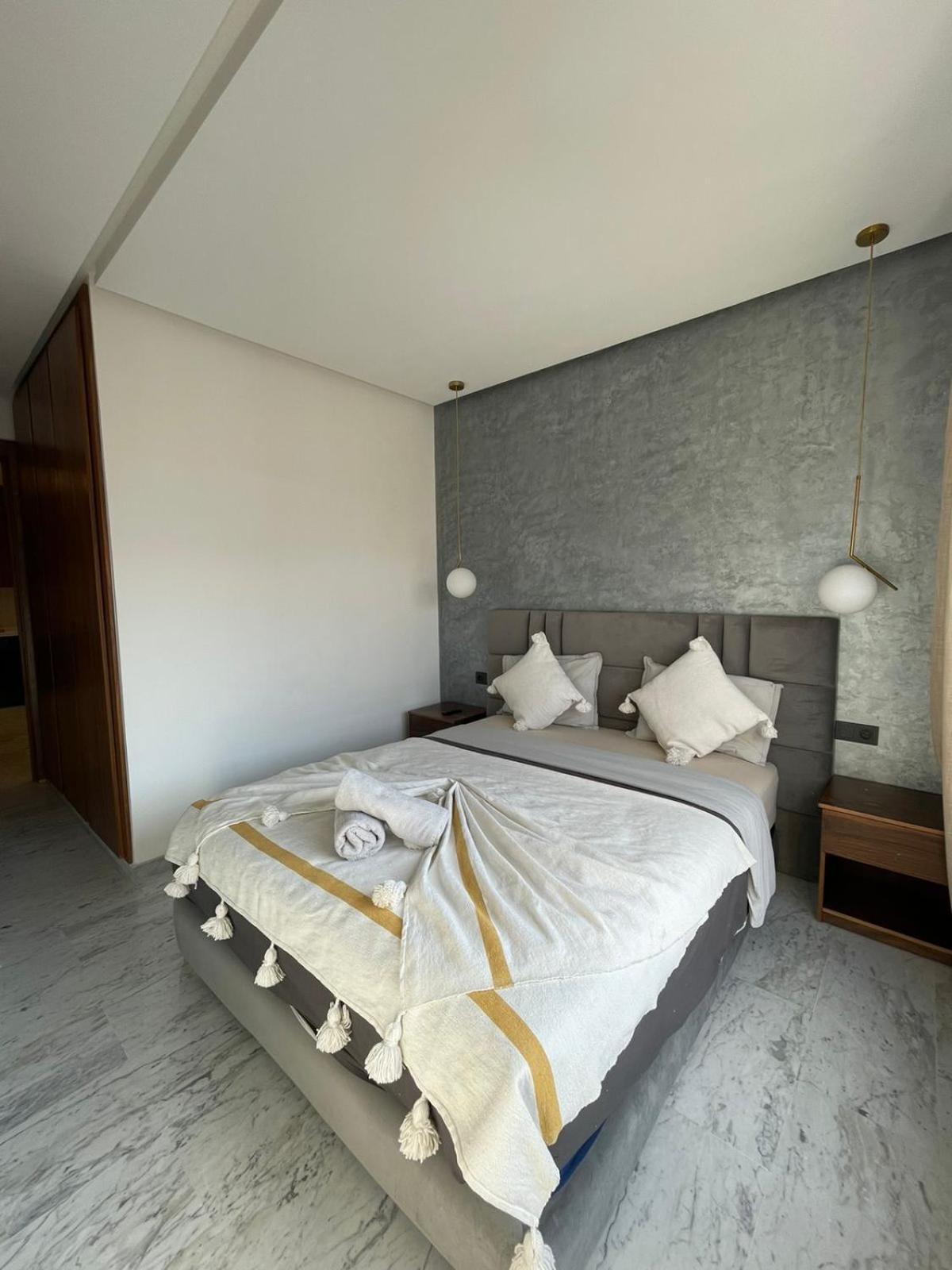 2 Ch Apartment *